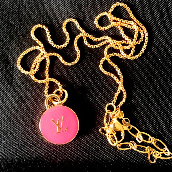 Repurposing LV charm with chain - Picture 2 of 2